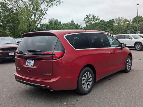 2025 Chrysler Pacifica Hybrid Select