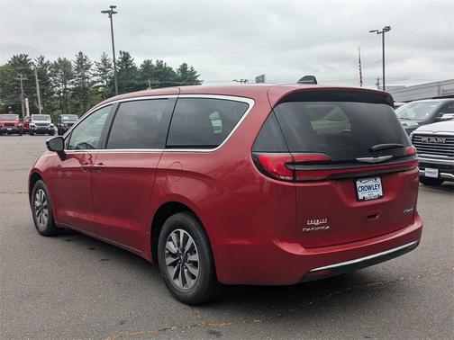 2025 Chrysler Pacifica Hybrid Select