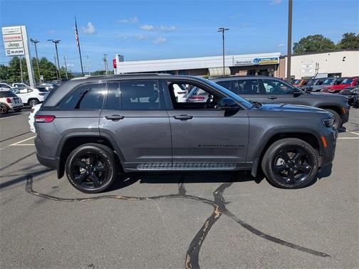 2024 Jeep Grand Cherokee Laredo