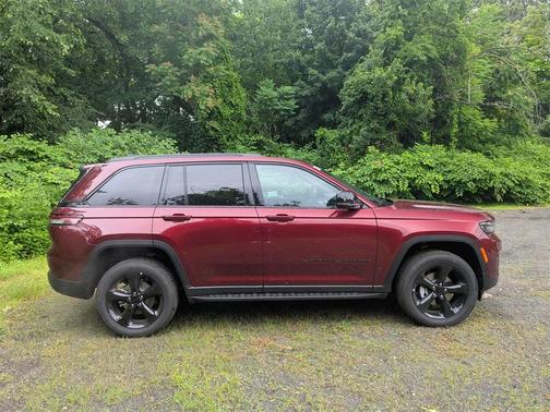 2025 Jeep Grand Cherokee Laredo