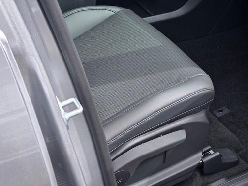 Shimmering Silver 2027 Hyundai SANTA FE SEL 2.4
