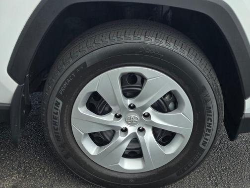 Ice 2023 Toyota RAV4 LE