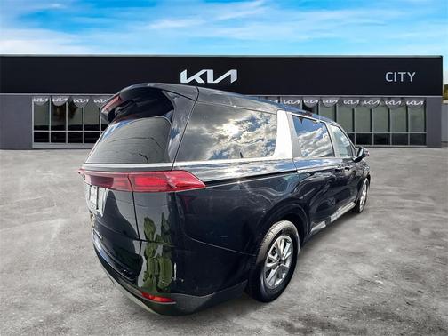 2023 Kia Carnival LX