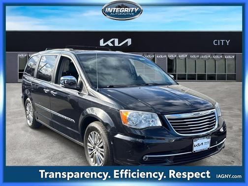 2014 Chrysler Town & Country Touring-L