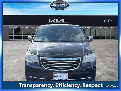 2014 Chrysler Town & Country Touring-L
