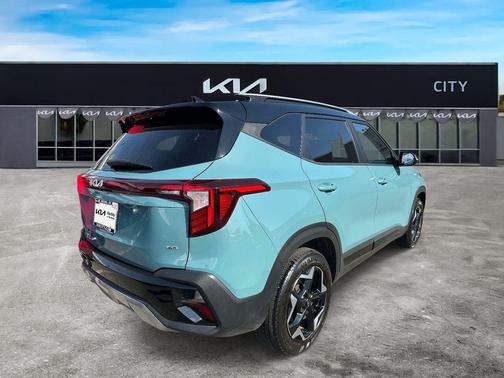 Blue / Black 2025 Kia Seltos S