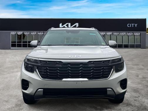 Snow White Pearl 2024 Kia Seltos EX