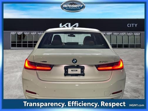 2023 BMW 330 i xDrive