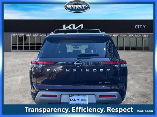 2022 Nissan Pathfinder SL
