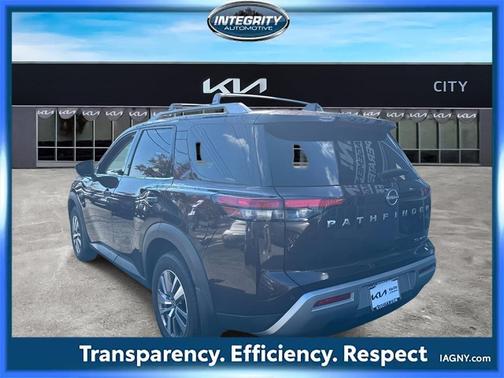 2022 Nissan Pathfinder SL