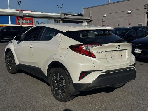Blizzard Pearl 2021 Toyota C-HR XLE