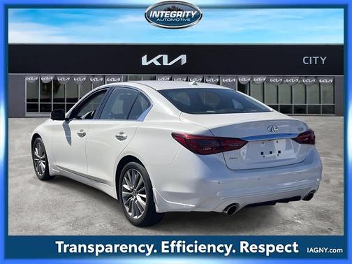 2023 INFINITI Q50 LUXE