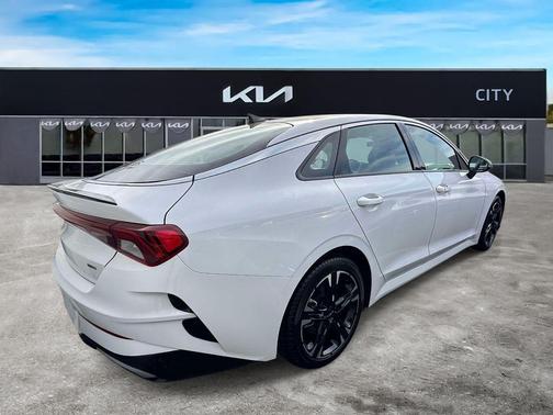 Glacial White Pearl 2024 Kia K5 GT-Line