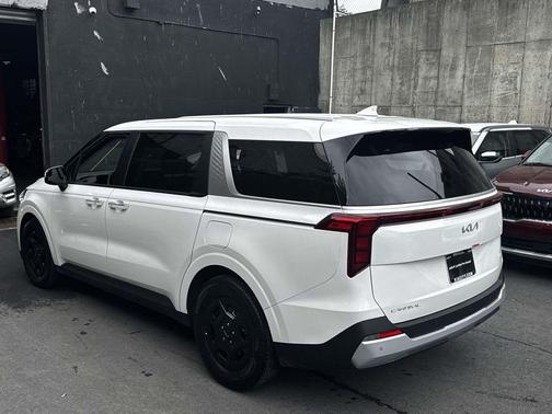 Snow White Pearl 2026 Kia Carnival LXS