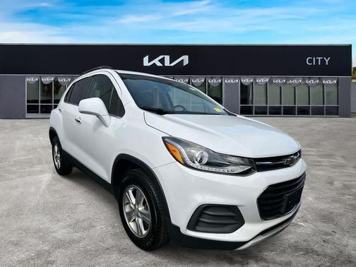 Summit White 2017 Chevrolet Trax LT