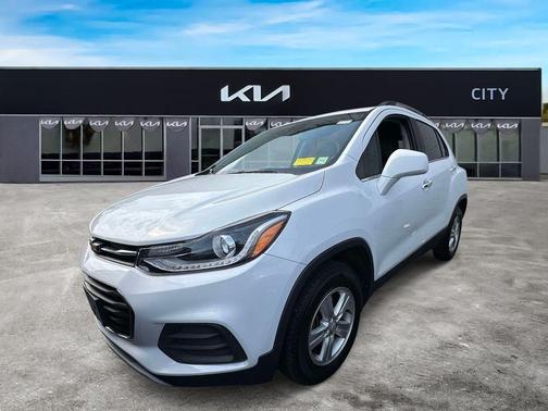 Summit White 2017 Chevrolet Trax LT