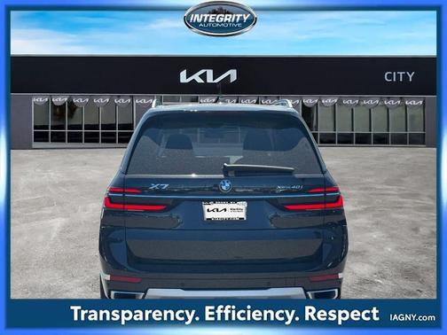 Black Sapphire Metallic 2024 BMW X7 xDrive40i
