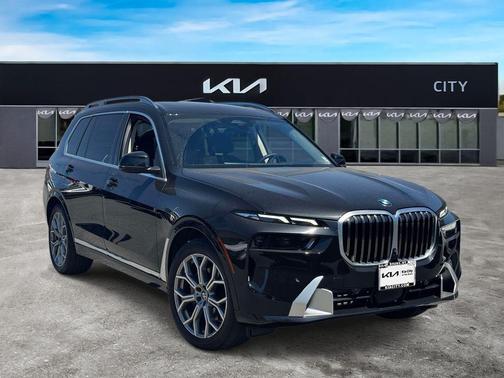 Black Sapphire Metallic 2024 BMW X7 xDrive40i