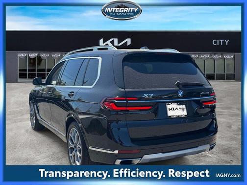 Black Sapphire Metallic 2024 BMW X7 xDrive40i