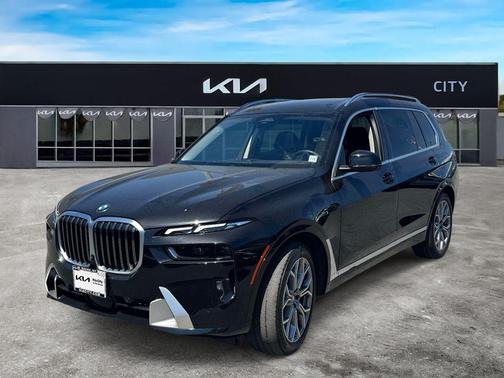Black Sapphire Metallic 2024 BMW X7 xDrive40i