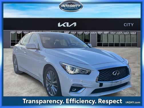 2023 INFINITI Q50 LUXE