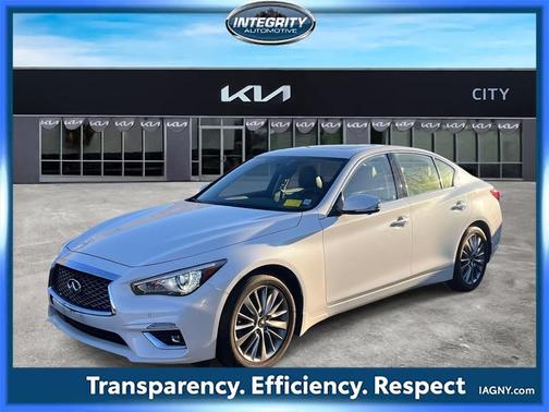 2023 INFINITI Q50 LUXE