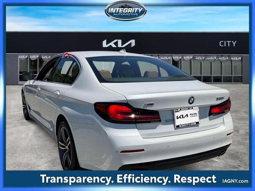 Mineral White Metallic 2023 BMW 530 i xDrive