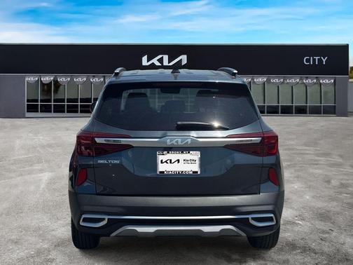 Gravity Gray 2022 Kia Seltos EX