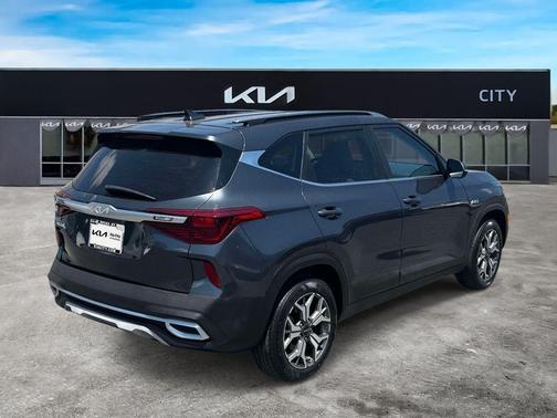 Gravity Gray 2022 Kia Seltos EX