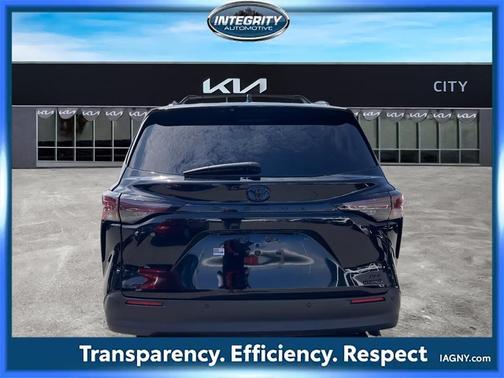 2023 Toyota Sienna Woodland Edition