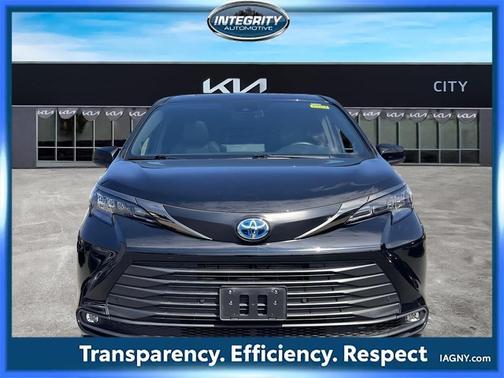 2023 Toyota Sienna Woodland Edition