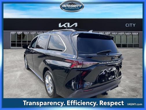 2023 Toyota Sienna Woodland Edition