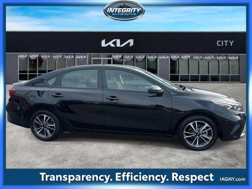 Aurora Black Pearl 2023 Kia Forte LXS