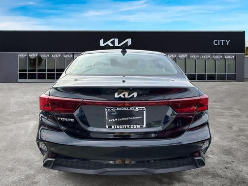 Aurora Black Pearl 2023 Kia Forte LXS