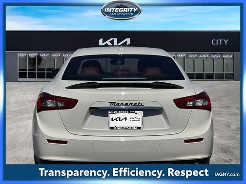 Bianco 2017 Maserati Ghibli S Q4