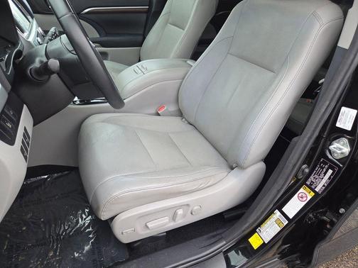 Attitude Black Metallic 2015 Toyota Highlander Limited
