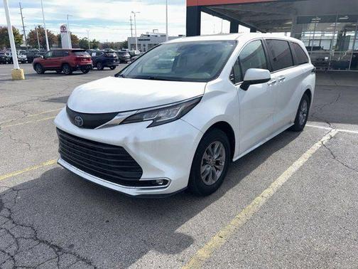 2022 Toyota Sienna XLE 7 Passenger