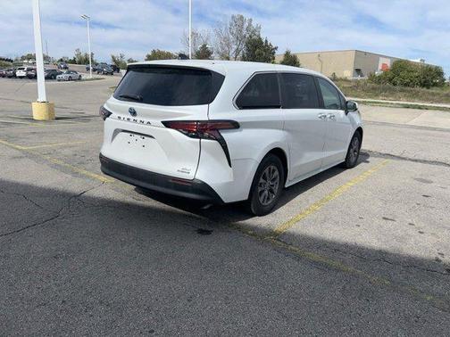 2022 Toyota Sienna XLE 7 Passenger
