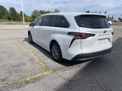 2022 Toyota Sienna XLE 7 Passenger