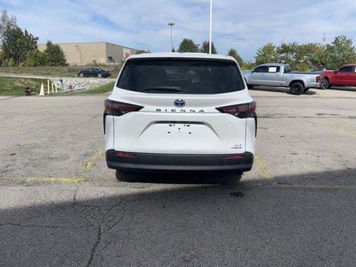 2022 Toyota Sienna XLE 7 Passenger