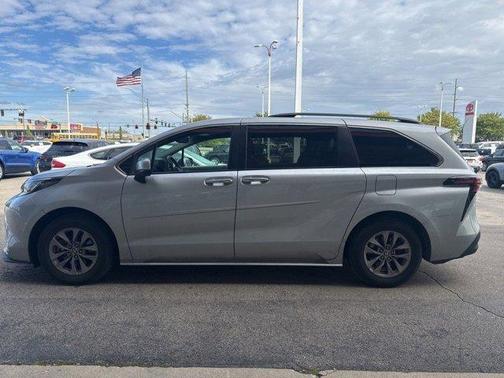 2022 Toyota Sienna XLE