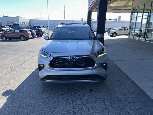 2023 Toyota Highlander Hybrid Platinum