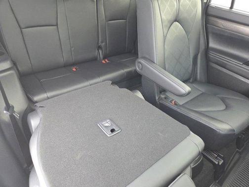 2024 Toyota Highlander Platinum