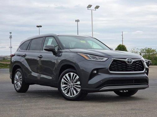 Magnetic Gray Metallic 2025 Toyota Highlander Platinum