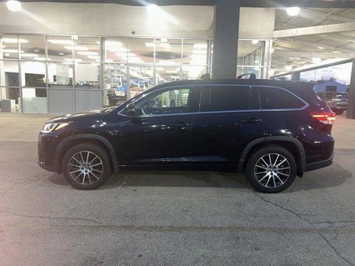 2017 Toyota Highlander SE