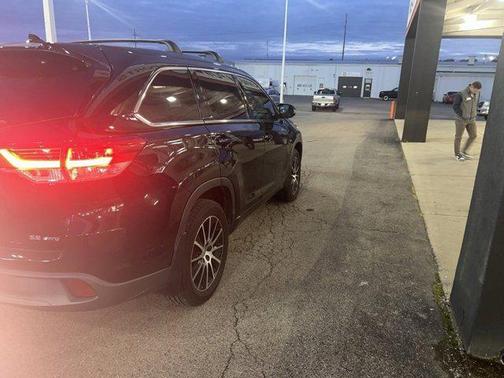 2017 Toyota Highlander SE