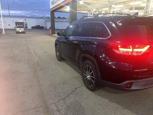 2017 Toyota Highlander SE