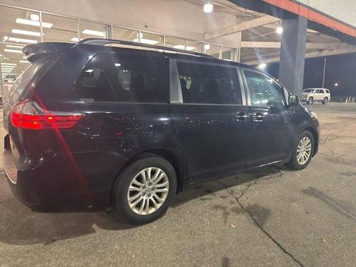 2017 Toyota Sienna XLE