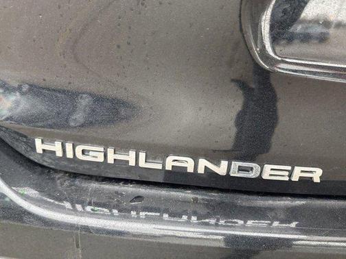Midnight Black Metallic 2023 Toyota Highlander L