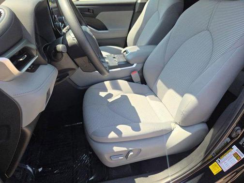 Midnight Black Metallic 2023 Toyota Highlander L